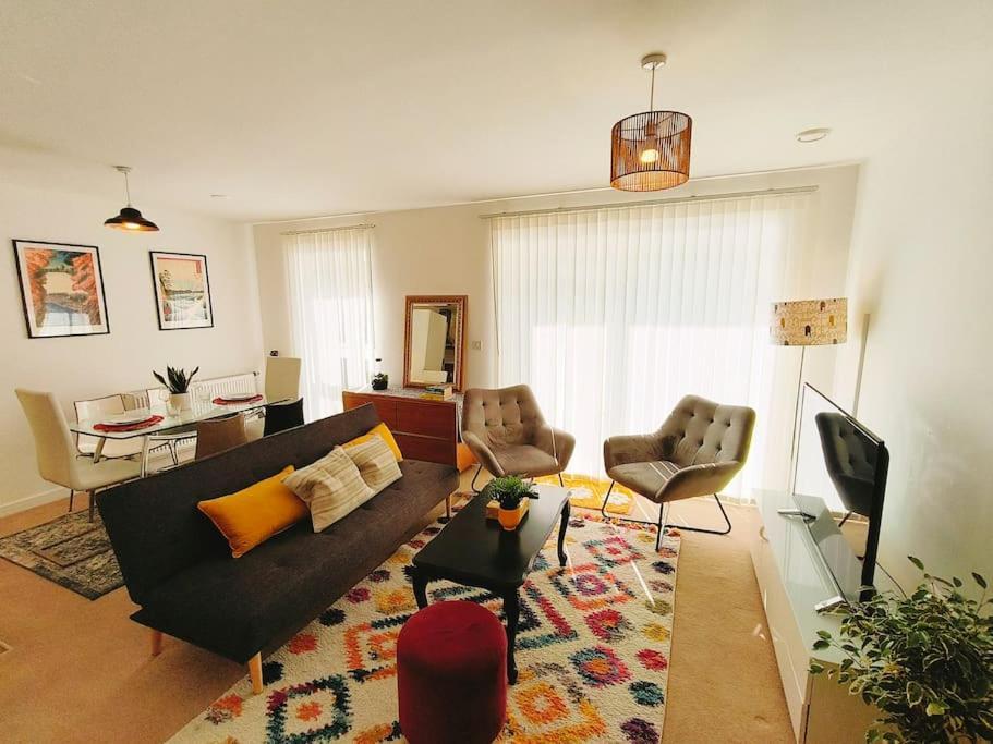 Issara 49 - Great Location & Private Parking Appartement