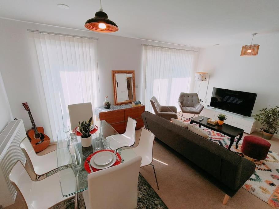 Issara 49 - Great Location & Private Parking Portsmouth