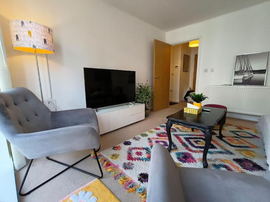 Issara 49 - Great Location & Private Parking Appartement